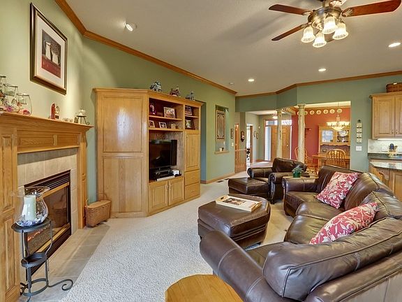 5th image of 11367 Hillcrest Dr N