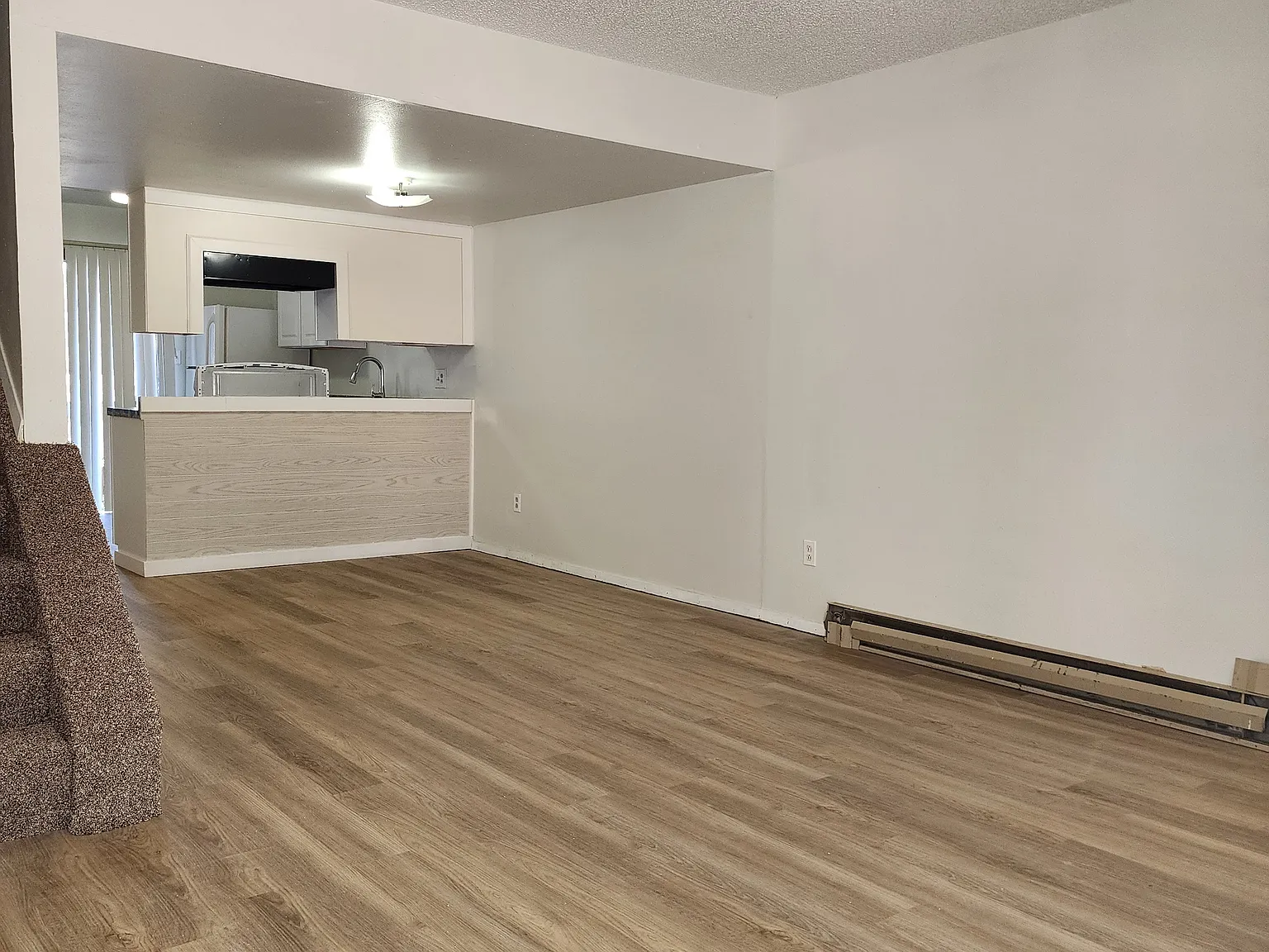 2 bed, 1.5 bath, 987 sqft, $1,200 — Photo 3