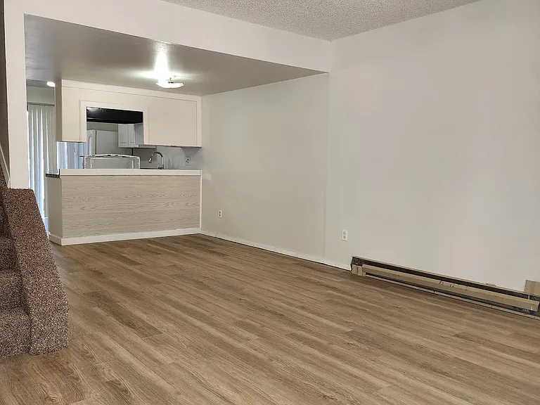 32 Royal Crest Dr #C — Photo 3