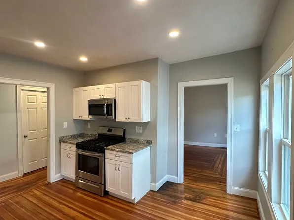 110 Crescent Ave #1, Melrose, MA 02176