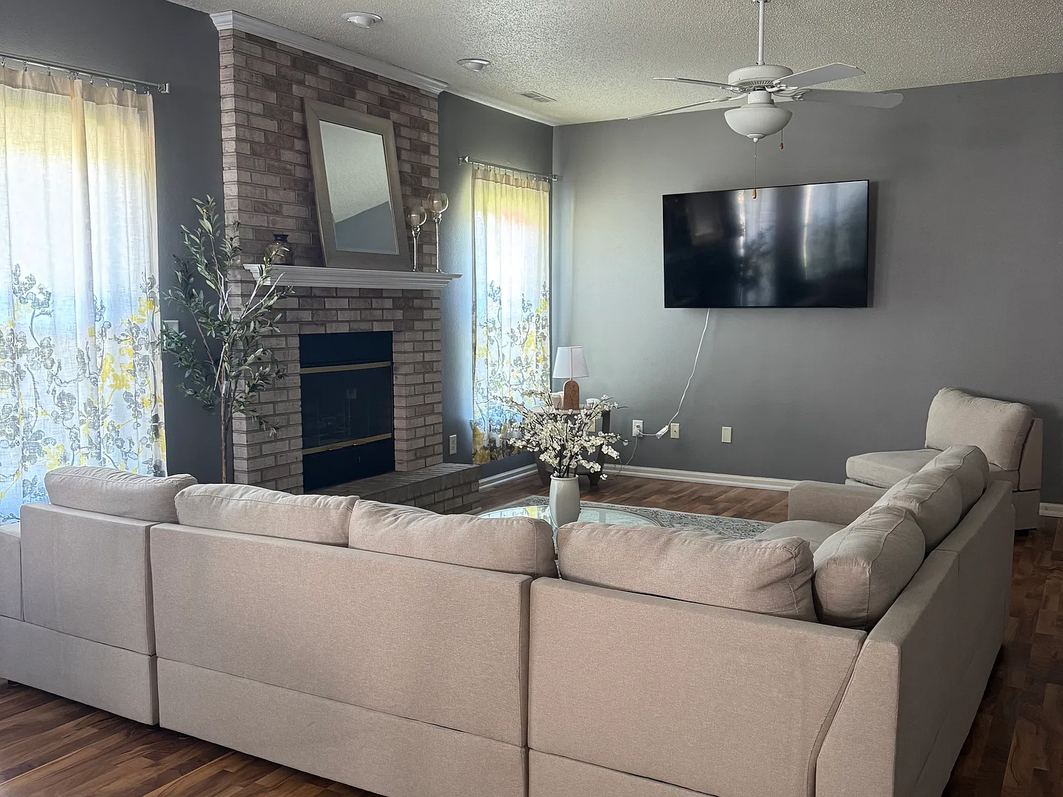 445 Dry Creek Cir — Photo 2