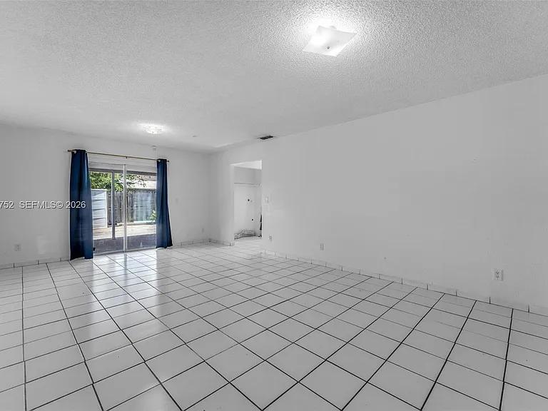 768 SW 9th St — Photo 5