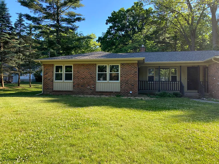 Front of building. 5729 is on left side. 
5727 Ridgebrook is the other side currently rented