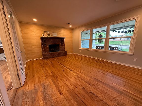 3rd image of 5205 Emil Ave