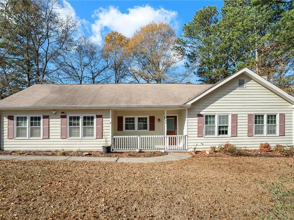 752 Fallowfield Dr, Loganville, GA 30052