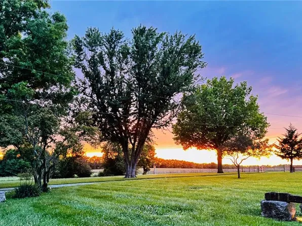 2675 W 215th St, Bucyrus, KS 66013