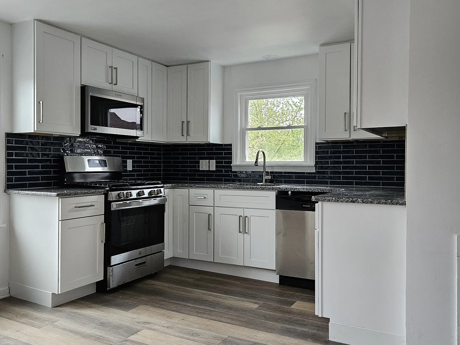 716 Smith St — Photo 3