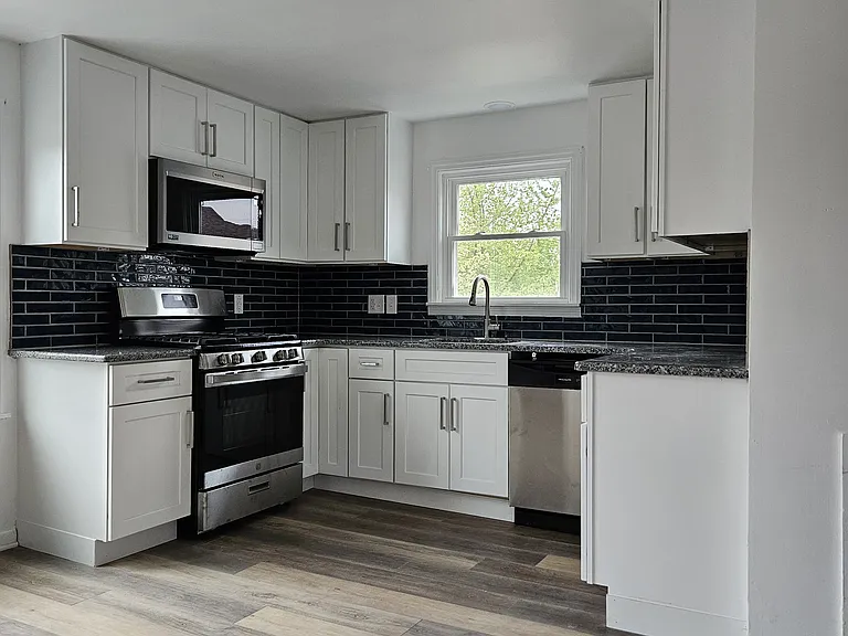 716 Smith St #2 — Photo 3