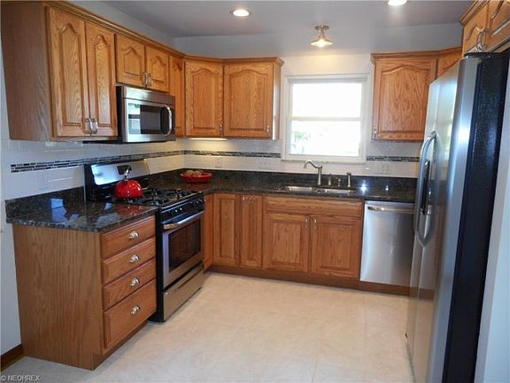 2nd image of 170 Pocantico Ave