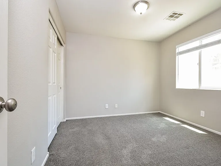 9213 Millikan Ave — Photo 14
