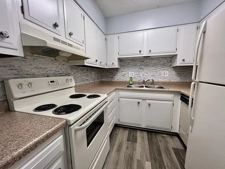 Kitchen Holly Crest A2