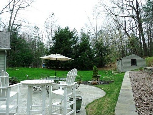 5th image of 15 Hiawatha Dr