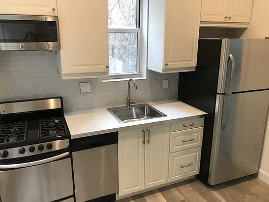 Rented by Easy Rental LLC | media 27