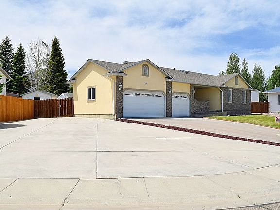 2nd image of 214 Camellia Cir