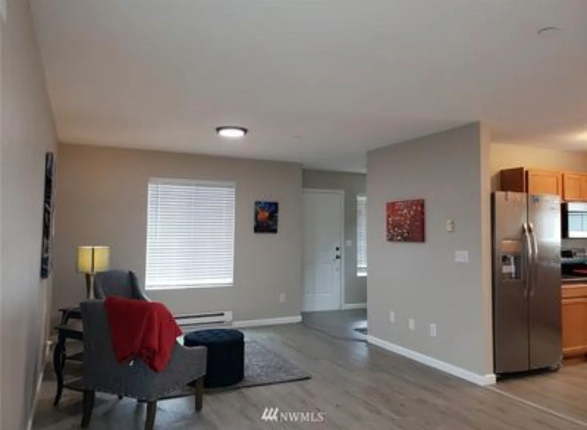 3 bed, 1348 sqft, $2,600 — Photo 3