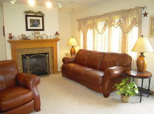 5449 Wyoming Dr SW, Cedar Rapids, IA 52404