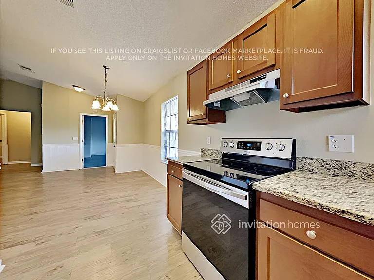 1082 Leeward Dr — Photo 7