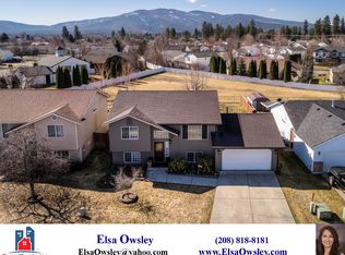 907 E Glacier Peak Dr, Post Falls, ID 83854