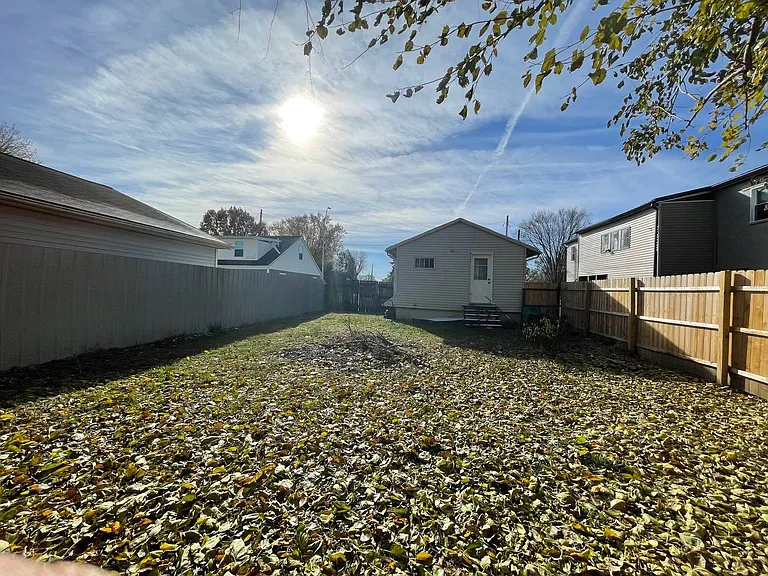 3217 Main St — Photo 13
