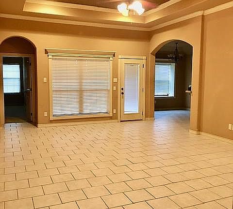Living room Vaulted Ceiling