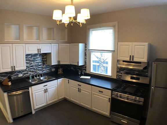 4th image of 1752 W Melrose St APT 3