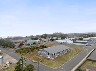 1025 NW Grove St, Newport, OR 97365