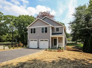 86 Poplar St, Trumbull, CT 06611