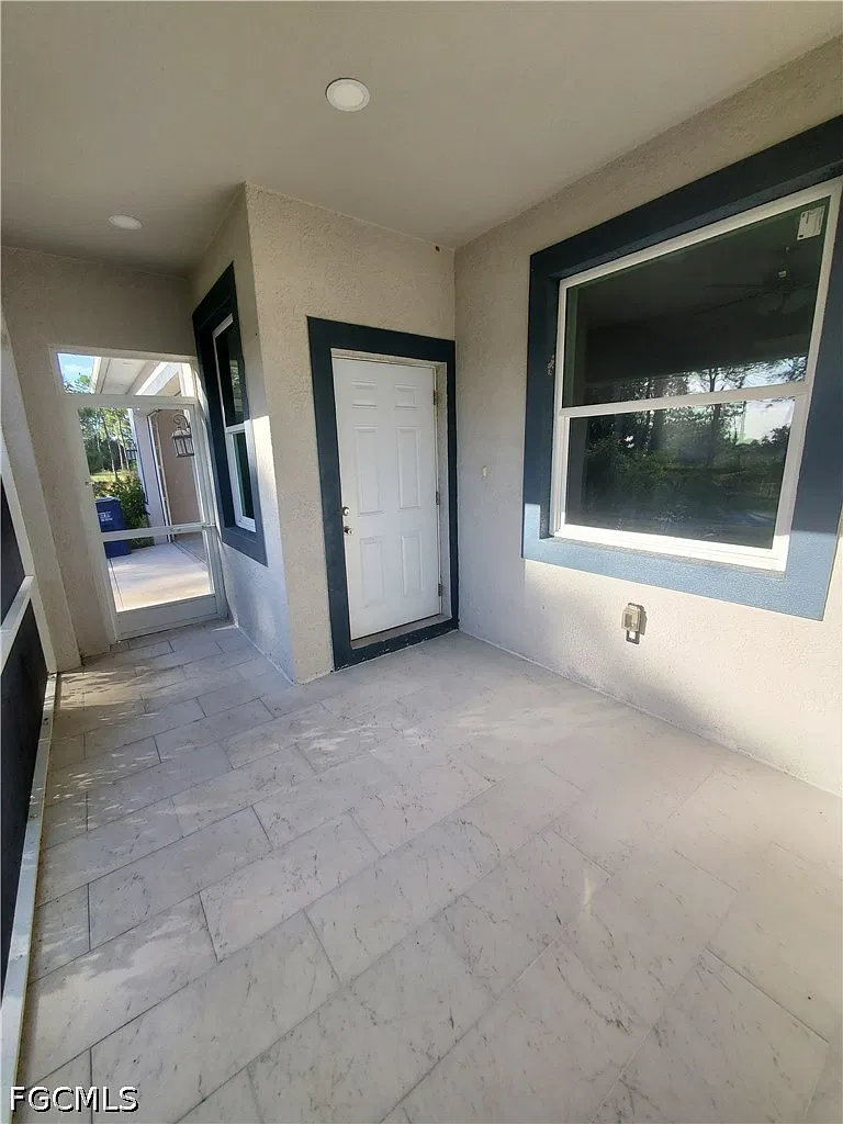 3 bed, 2.0 bath, 1300 sqft, $2,300 — Photo 3
