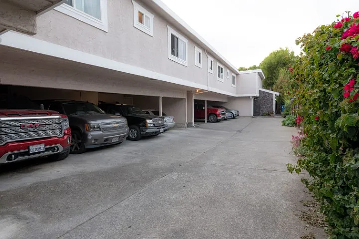 337 Grand Blvd #4 — Photo 4