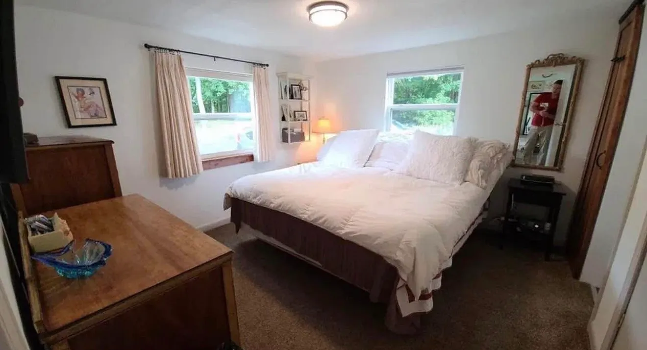 3 bed, 1300 sqft, $2,499 — Photo 3
