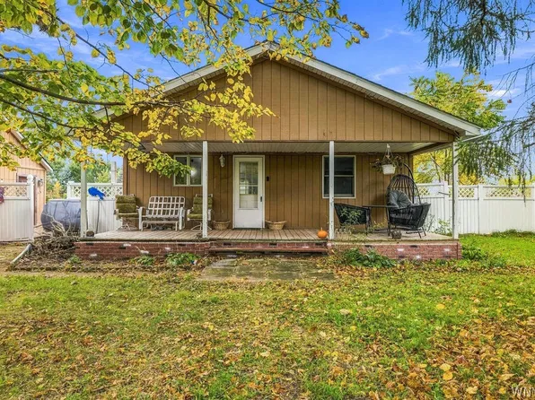 4131 Saunders Settlement Rd, Sanborn, NY 14132