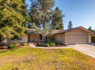 1990 Vartikian Ave, Clovis, CA 93611