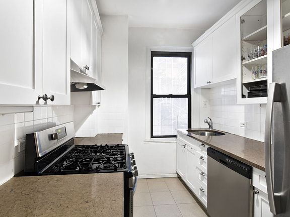 2nd image of 130 West16th St #31