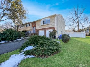 16 Rath Ln, East Brunswick, NJ 08816