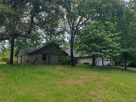 3rd image of 320 Woodbine Dr