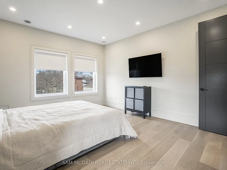 1019 Strathy Ave — Photo 28