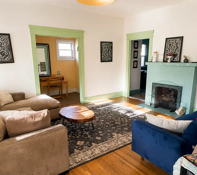 2918 S Burnside Ave — Photo 2