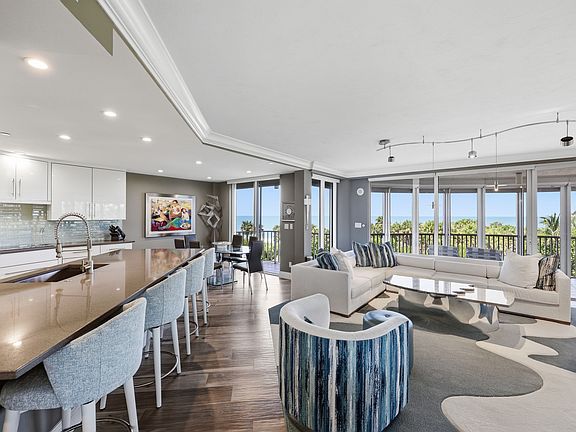5th image of 8111 Bay Colony Dr APT 204
