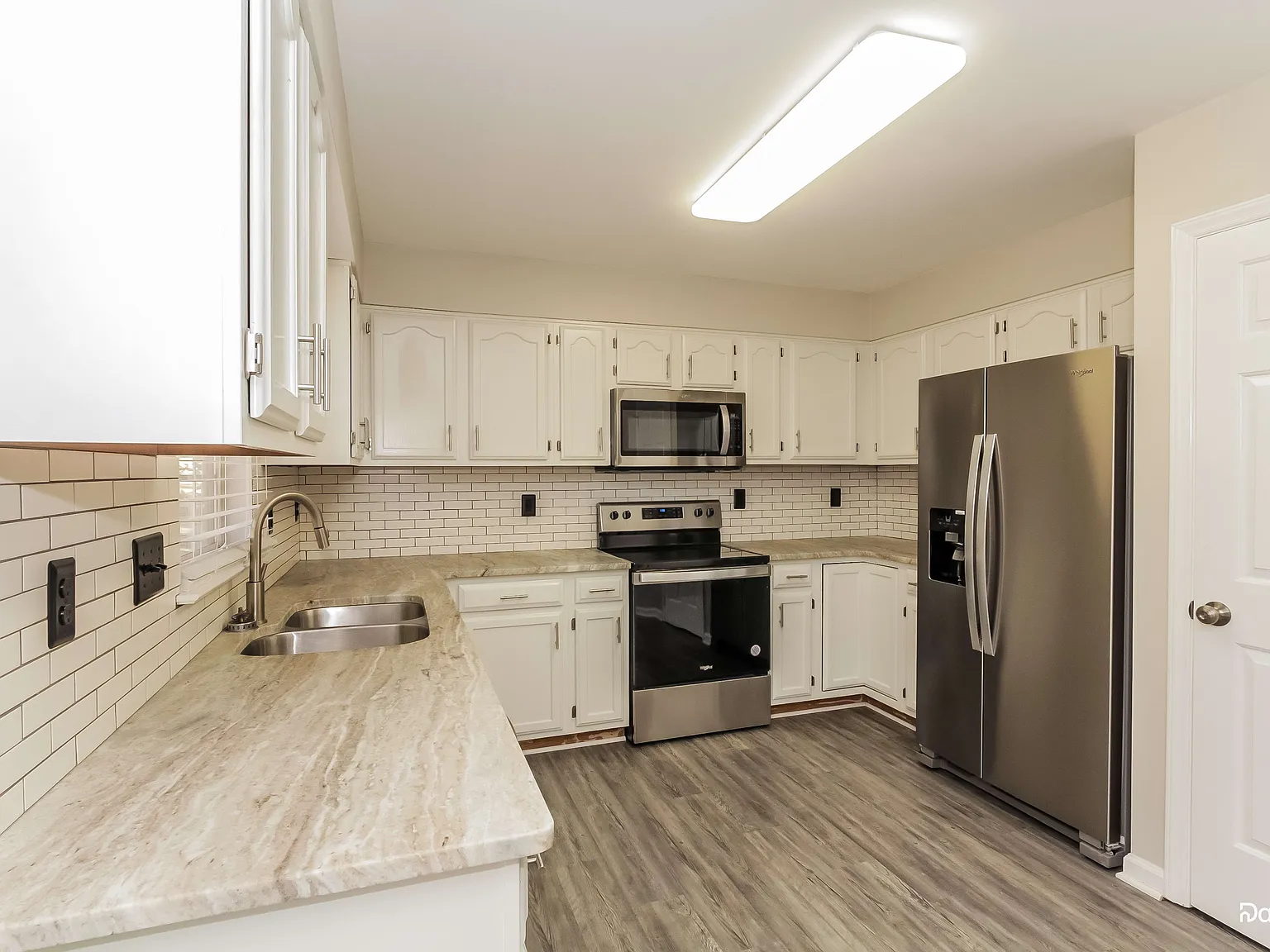 3 bed, 2.5 bath, 1868 sqft, $2,405 — Photo 3