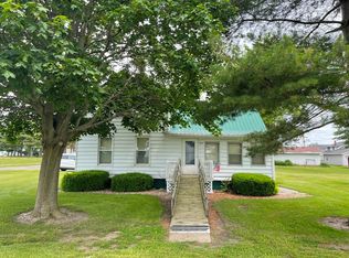 207 W Eubank St, Ellsworth, IL 61737