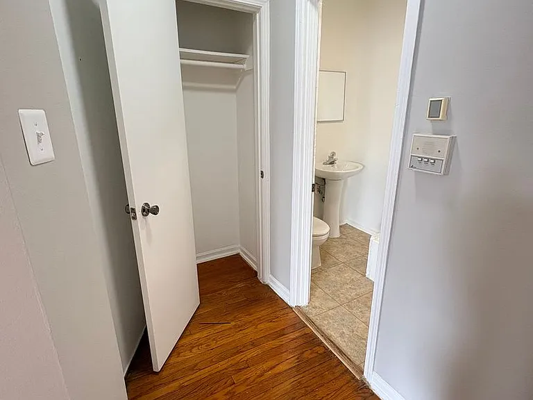 4946 W Adams St — Photo 8