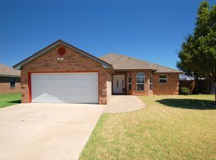 908 11th St, Wolfforth, TX 79382