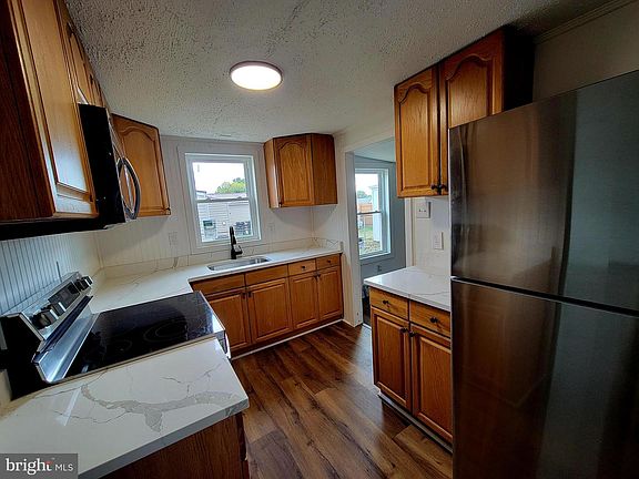 2nd image of 1059 Georgia Ave