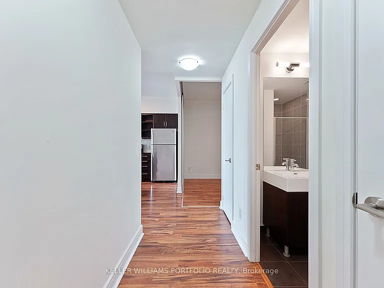 35 Brian Peck Cres #910 — Photo 2