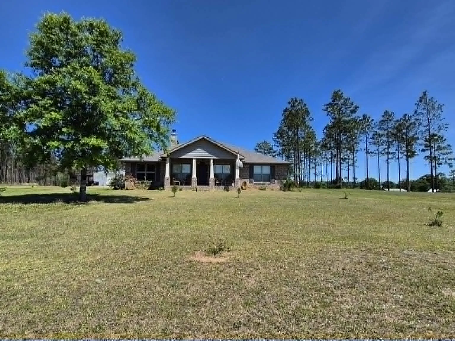 4 bed, 2025 sqft, $2,800 — Photo 2