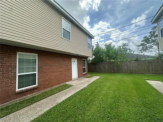1153 Heather Ln #D — Photo 2