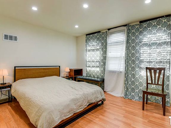 3rd image of 40 Niantic Ave