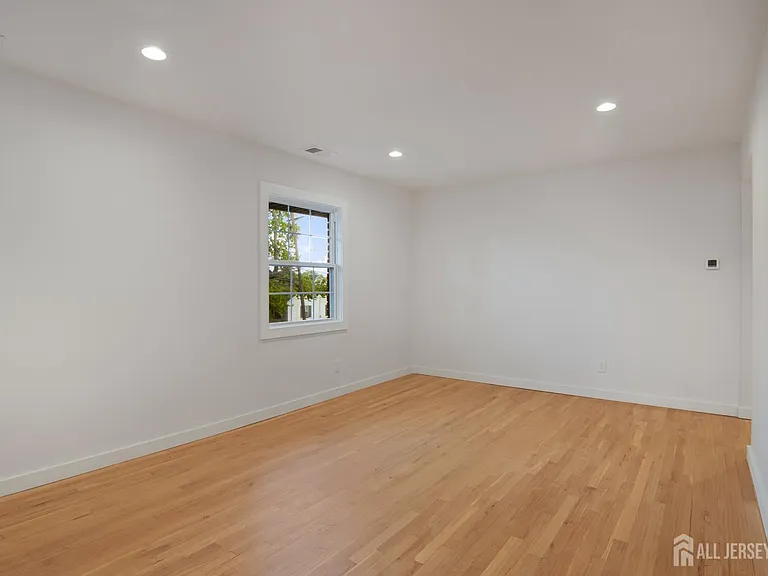 4 Morris Ave #2A — Photo 11