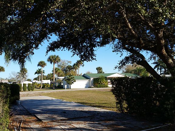 4th image of 945 Yacht Club Way