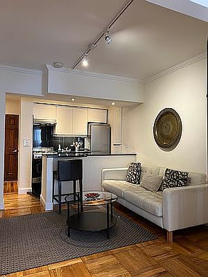 2nd image of 405 E 61st St #4E